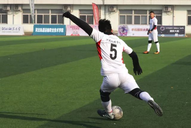 意甲-莱奥传射奇克破门 AC米兰2-1佛罗伦萨