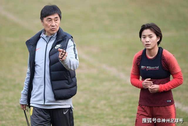TA：联赛还在踢墨西哥就开始集训，足协警告球员不来就别去世界杯